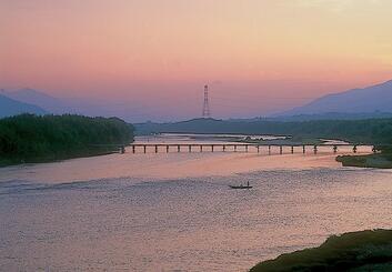 県北に流れる吉野川